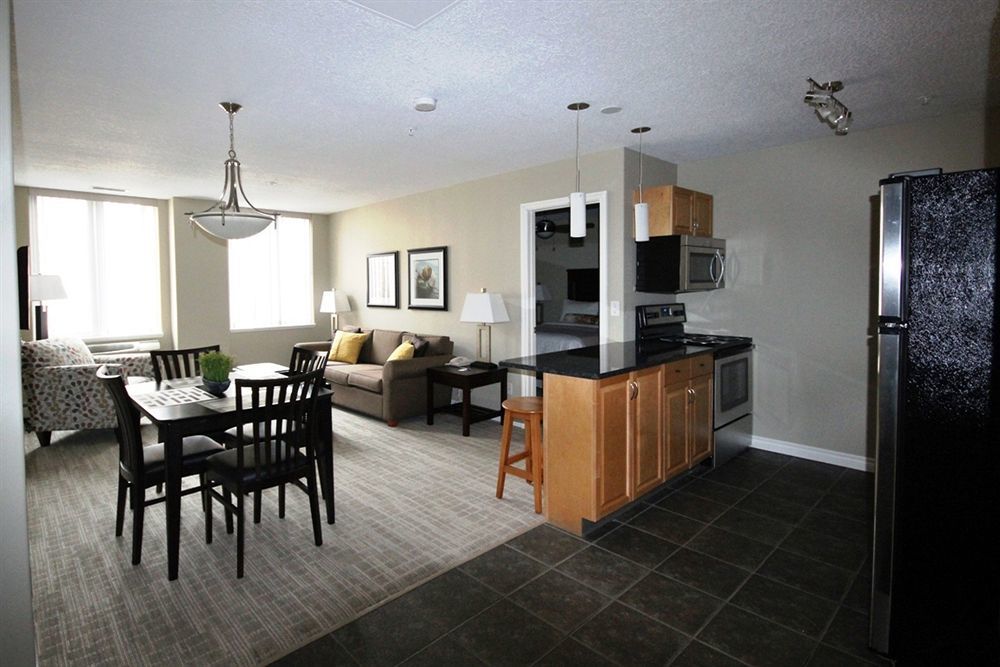 Canterra Suites Hotel Edmonton Kültér fotó